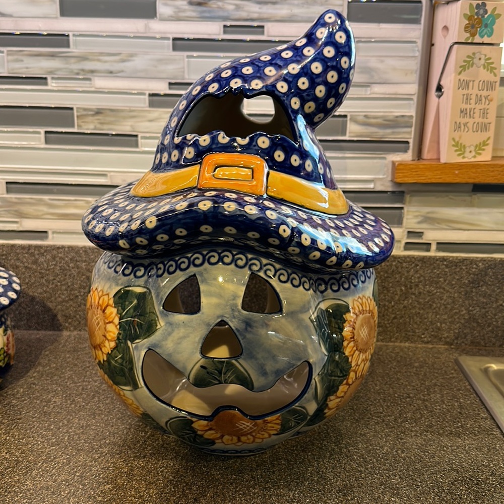 Vena large polish pottery pumpkin with hat and sunflowers